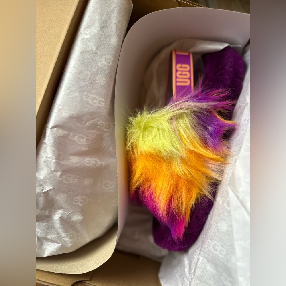 Brand New fur UGG slide size 6 big girls 8 Womans